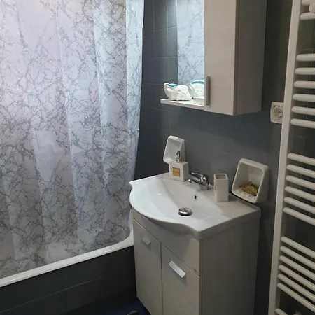 Charming House 1 *