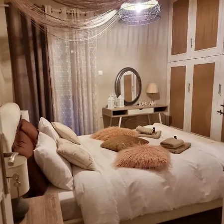 Charming House 1 *