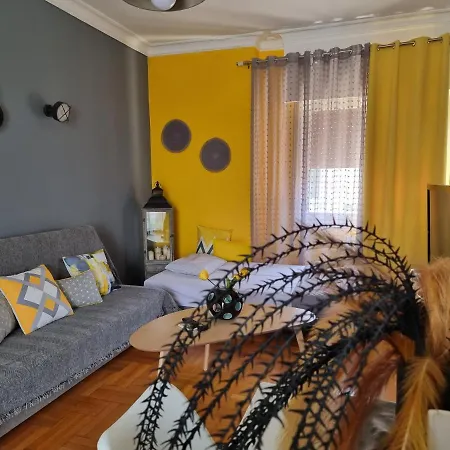 Charming House 1 Daire Golos
