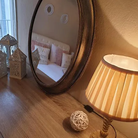 Charming House 1 Apartament *