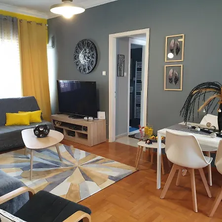 Charming House 1 Apartament *